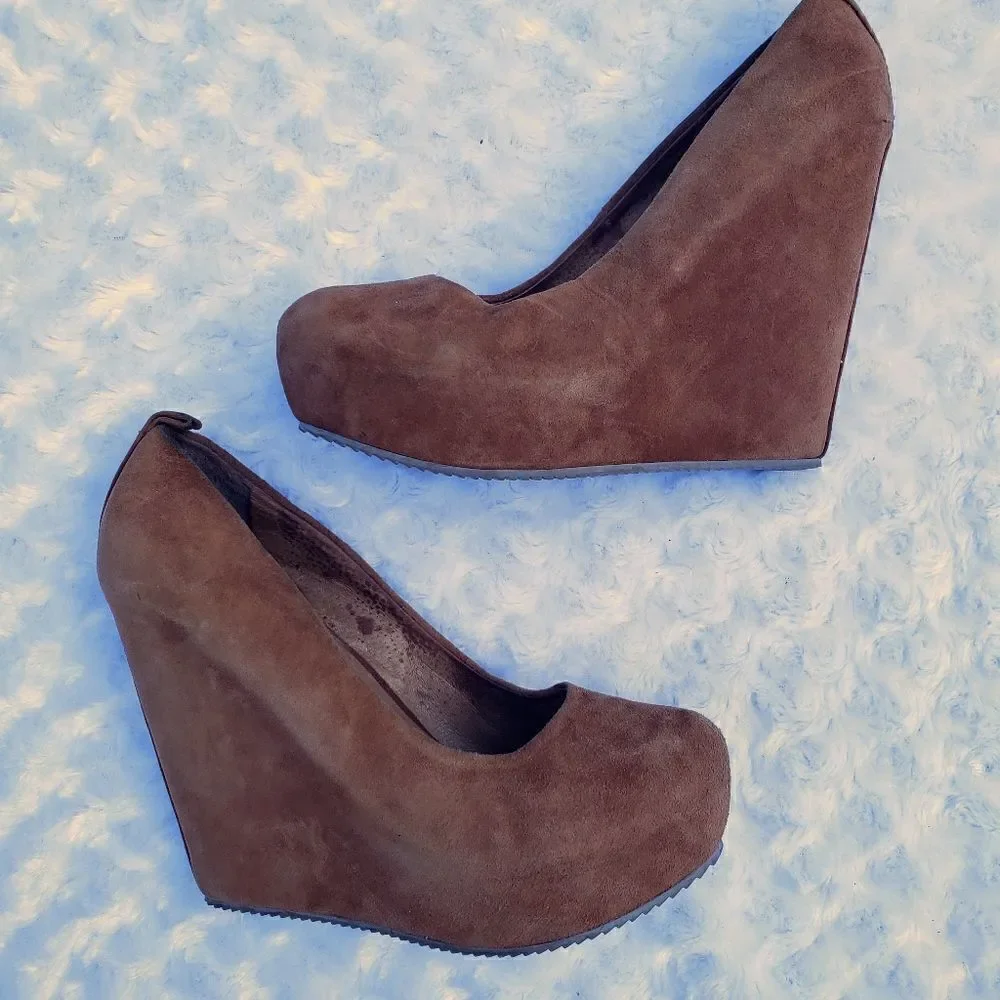 Aldo size 10 faux suede wedge heel